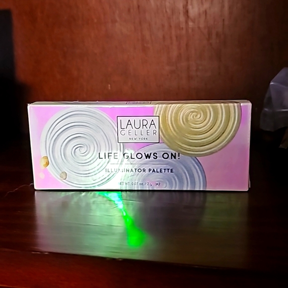 Laura Geller "Life Glows On" Illuminator Palette π - Picture 5 of 7